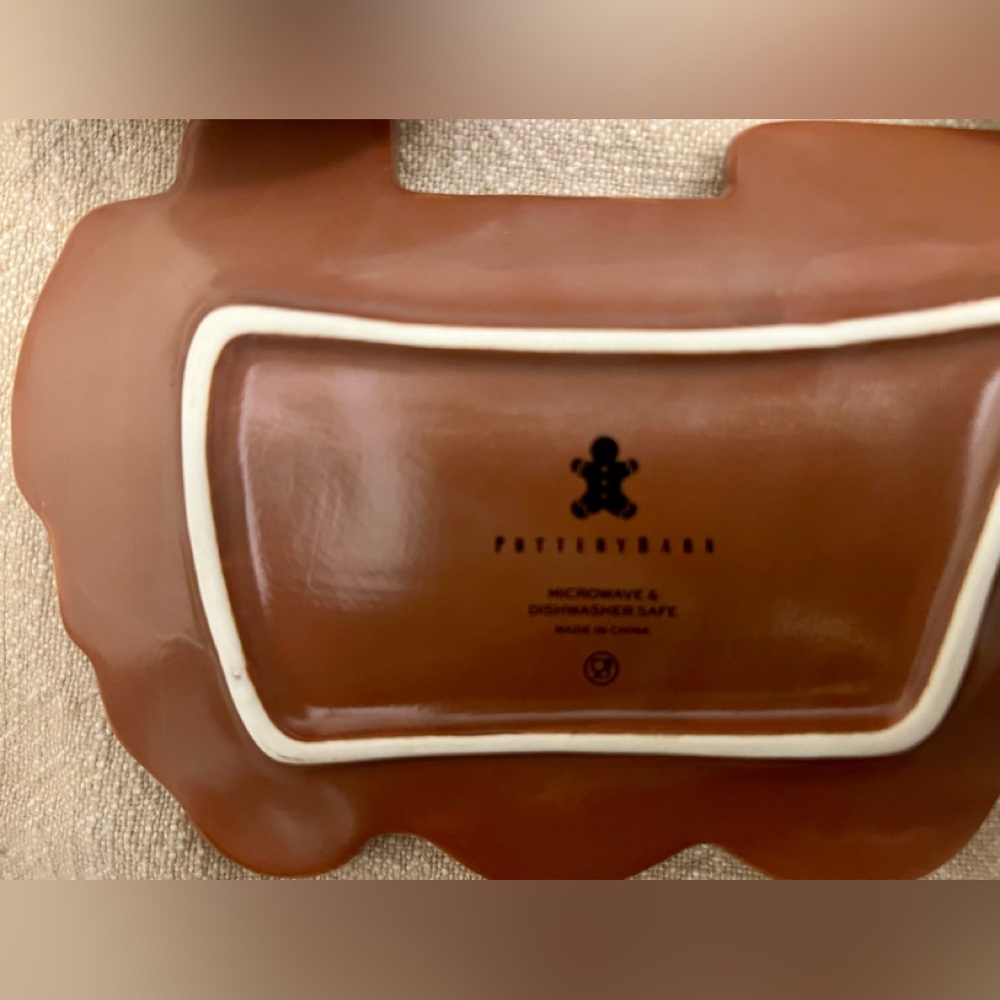 NWT Pottery Barn Gingerbread Train 4 Appetizer Plates - Picture 6 of 7